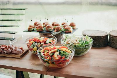 Essen für den Hochzeitsempfang des Brautpaares