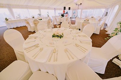 Hochzeit auf Schloss Chlumec nad Cidlinou mit Catering: die Veverks