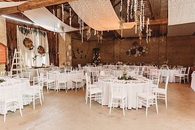 Statek Dolany Barn and garden