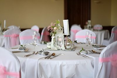 Wedding at the castle in Dobřenice: the Staňeks