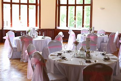 Wedding at the castle in Dobřenice: the Staňeks