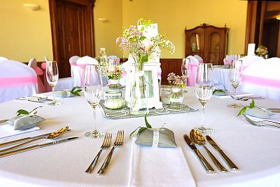 Wedding at the castle in Dobřenice: the Staňeks
